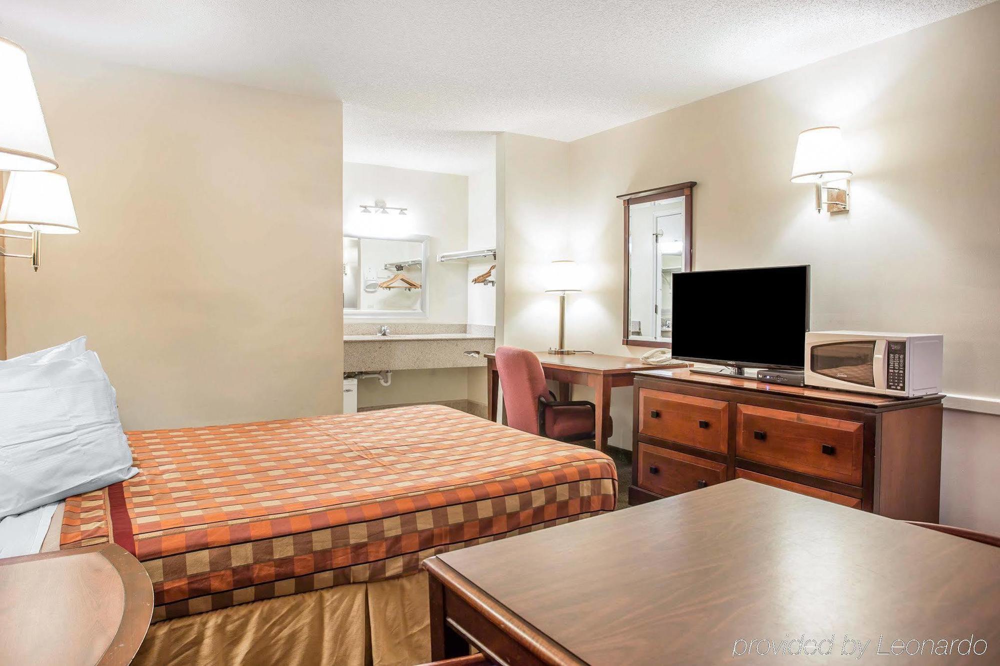 Travelodge By Wyndham Santee Exterior photo
